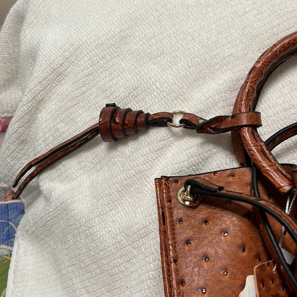 Gorgeous Faux Ostrich/Alligator Satchel - Picture 5 of 9